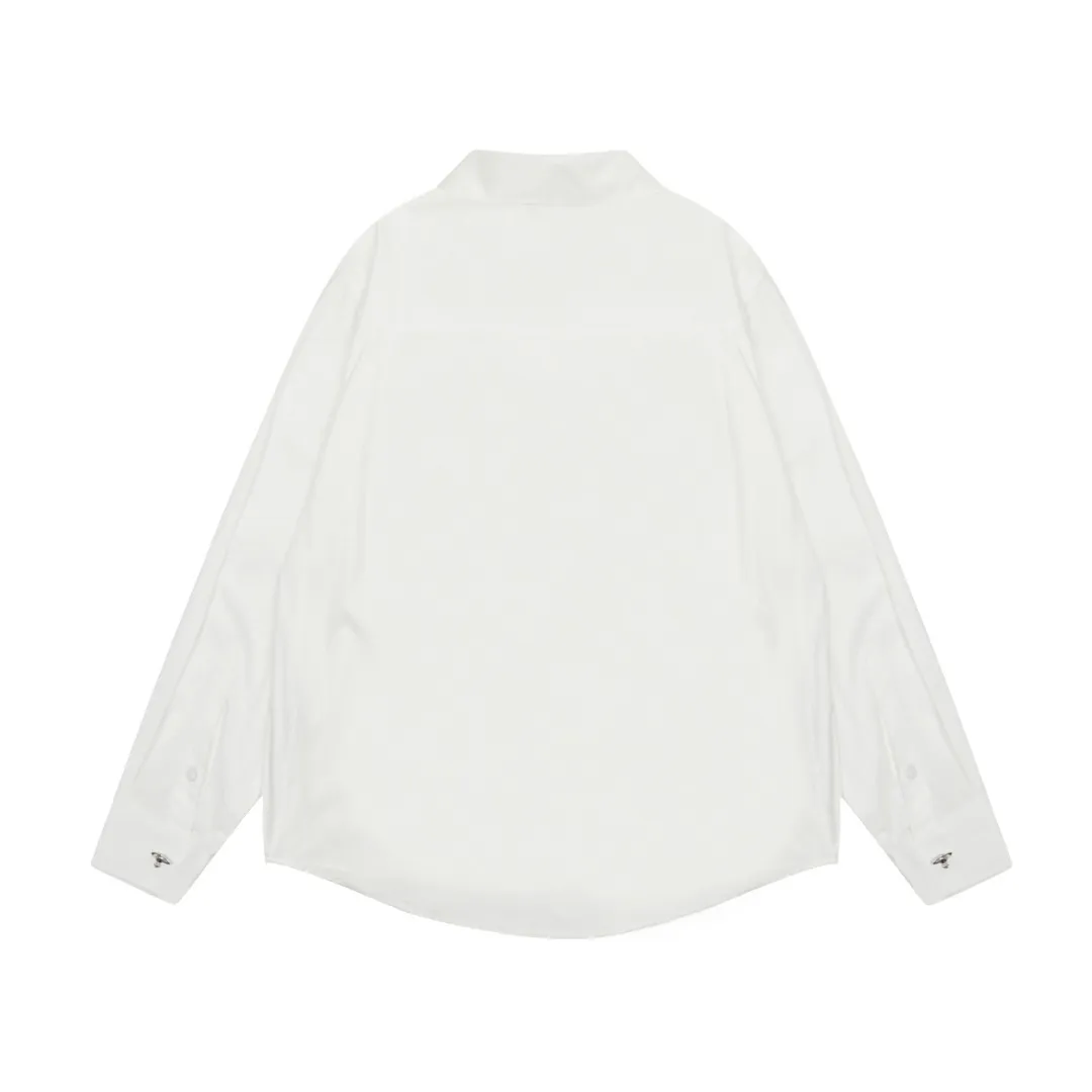 VIVI122#Same style for men and women" vivienne west wood Queen Mother Vivian Unisex style Casual suit style design shirt with metallic finishing touch on the cuffs Folding design of sleeves with high workmanship Double pressed seam patch design on the hem The upper body has a stylish design sense The white background picture details display effect is average The real texture quality far exceeds the picture The 3 colors are very versatile Color: Dark blue Black White Size: S M L